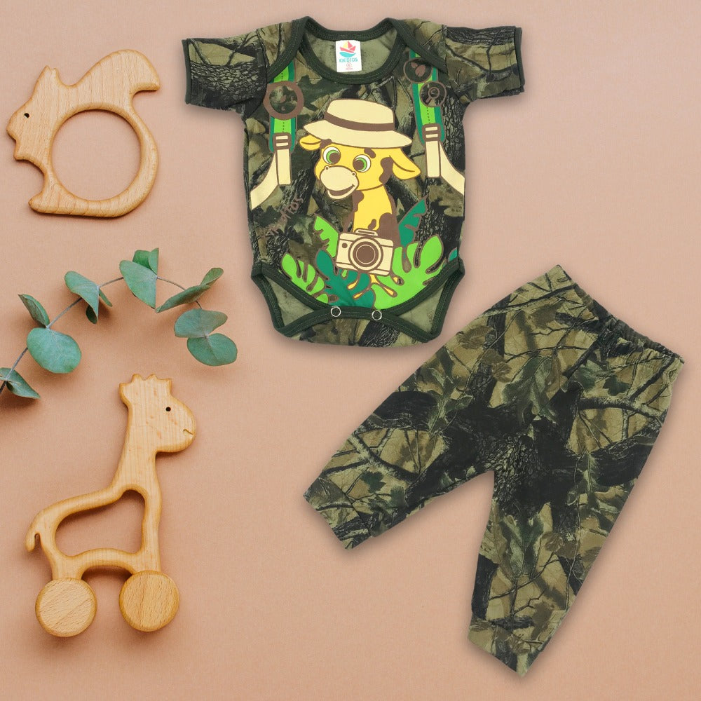 Body manga corta  traslape  camuflaje estampado con pantalón para bebe niño