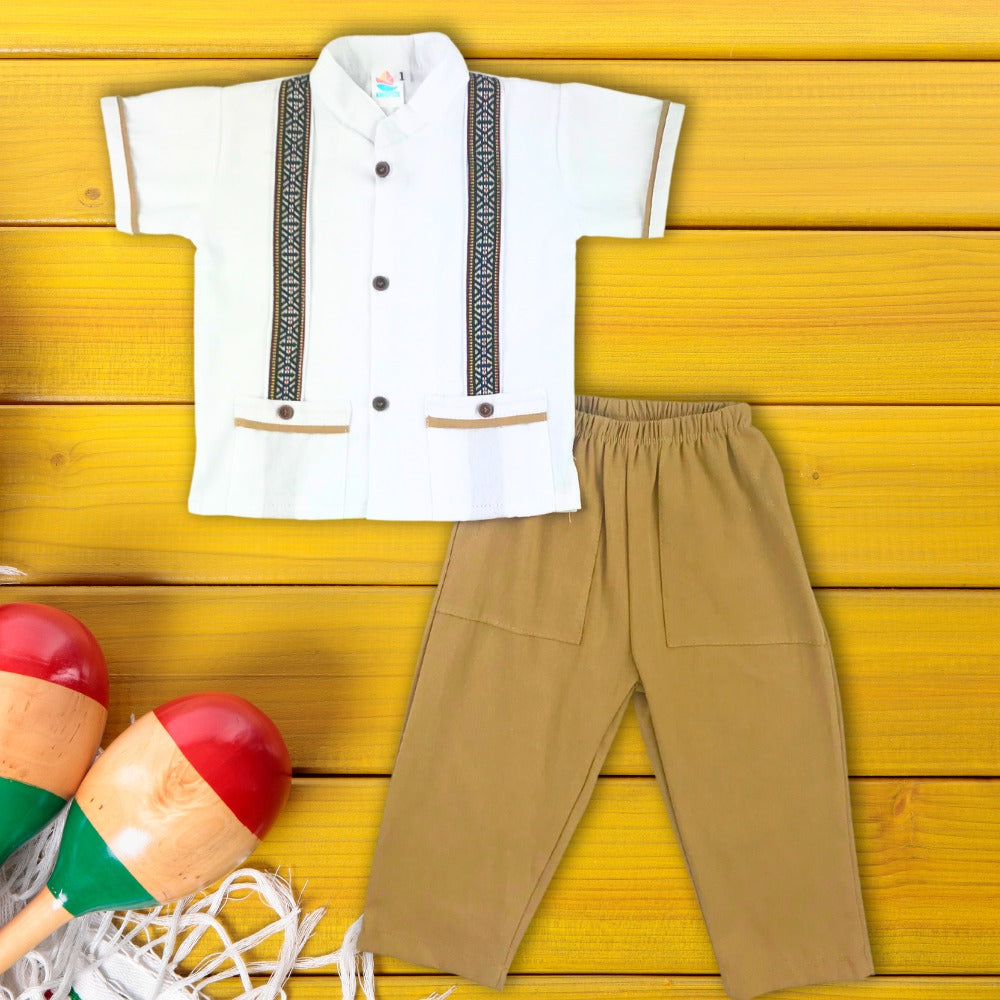 Set manga corta tipo guayabera  con pantalón  des niños