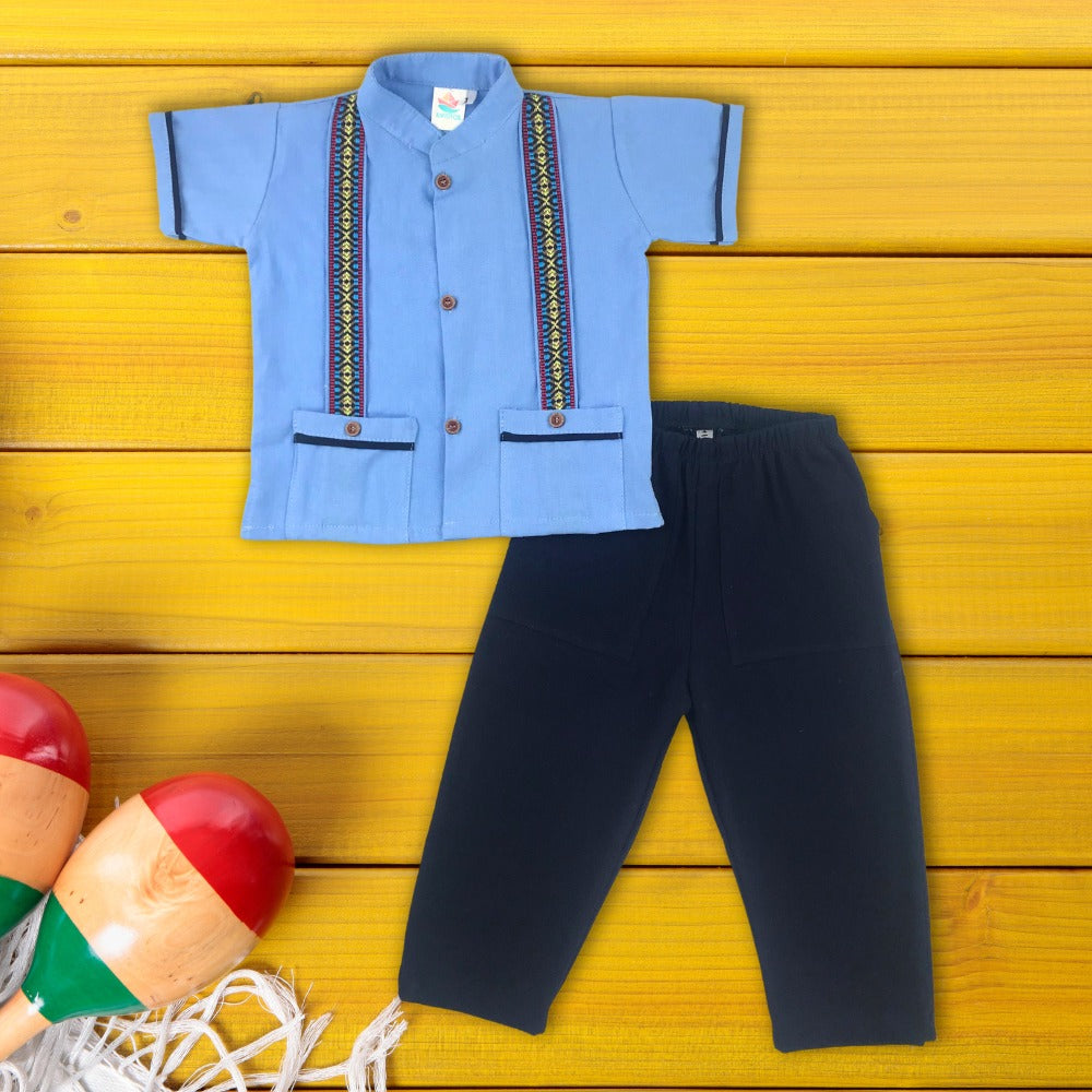 Set manga corta tipo guayabera  con pantalón  des niños